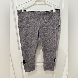 Lululemon capri pants with pockets